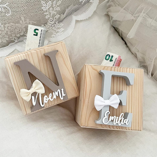 Spardose Würfel Buchstaben Schleifchen