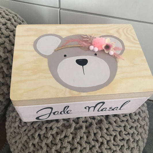 Kiste Boho Bär Mädchen Pompoms farbig