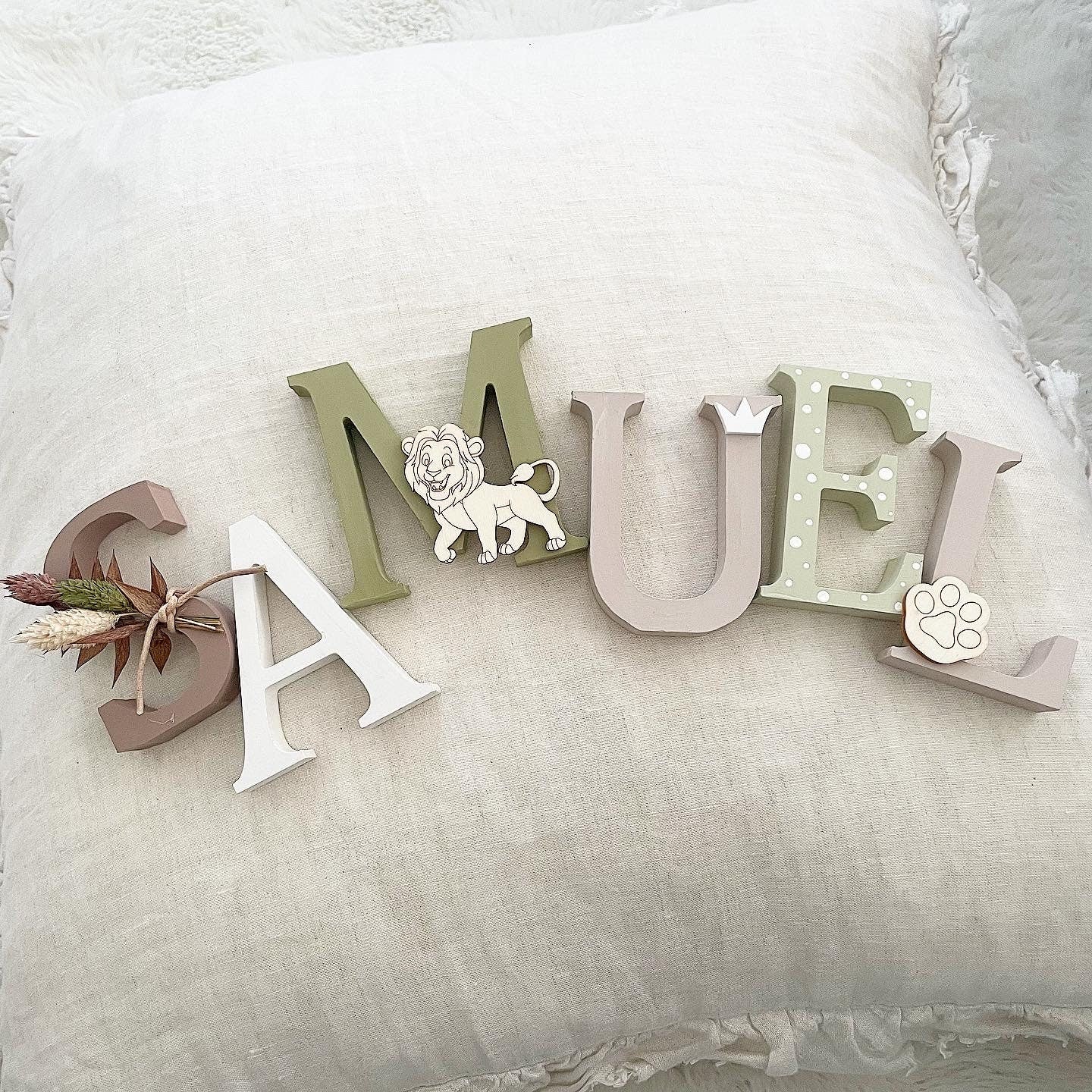 Türname Löwe Oliv -Taupe  Deko - Wood Kids World